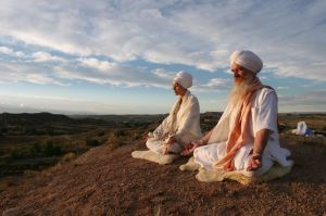 kundalini-yogis-meditating